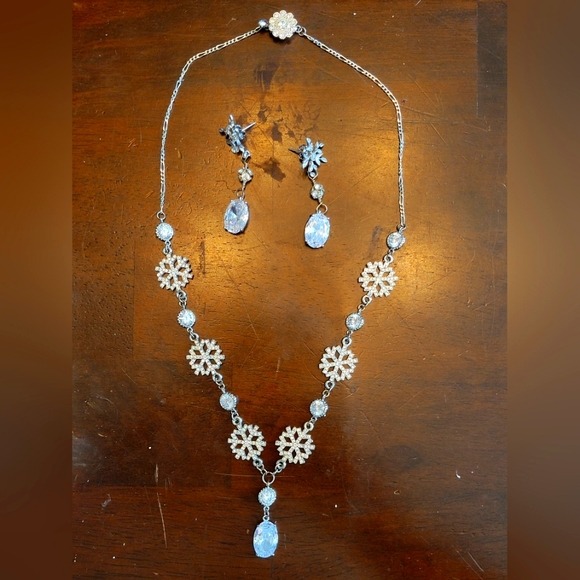 Snowflake Necklace & Earring Set - Picture 1 of 4